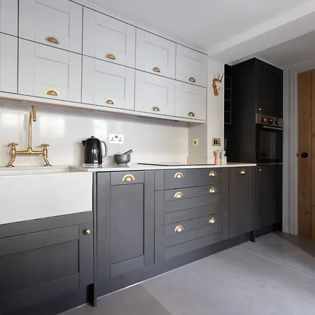 Royal Crescent Mews-2